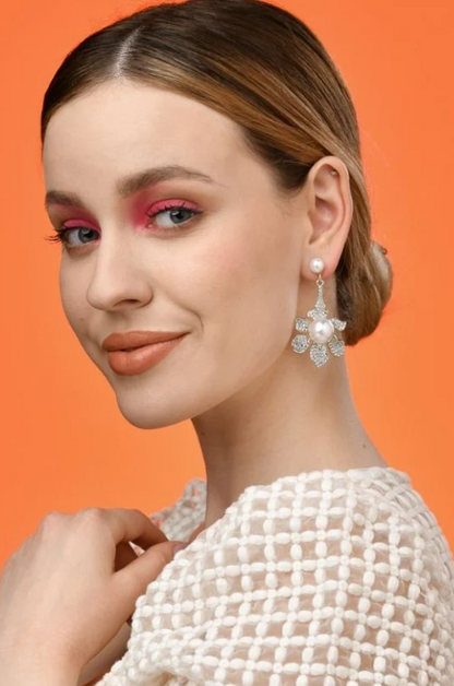 Orecchini eleganti con strass, bianchi