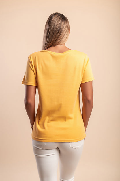 T-shirt in cotone con scollo tondo, gialla