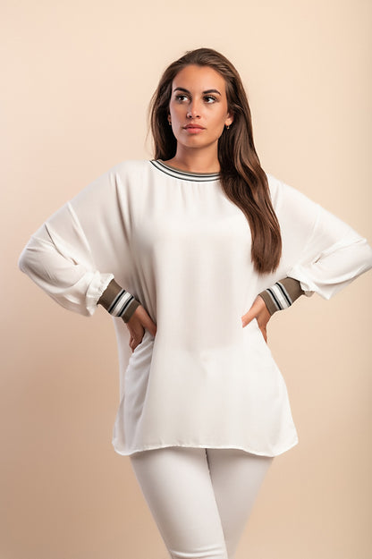 Blusa elegante taglia forte con scollo rotondo, bianca