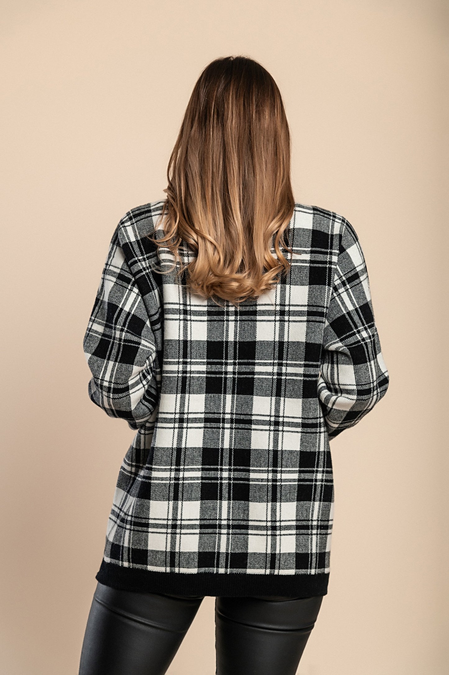 Maglia morbida con stampa scozzese, bianca e nera
