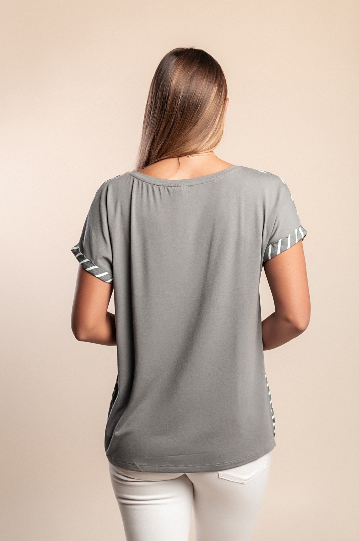 T-shirt con stampa a righe, grigia