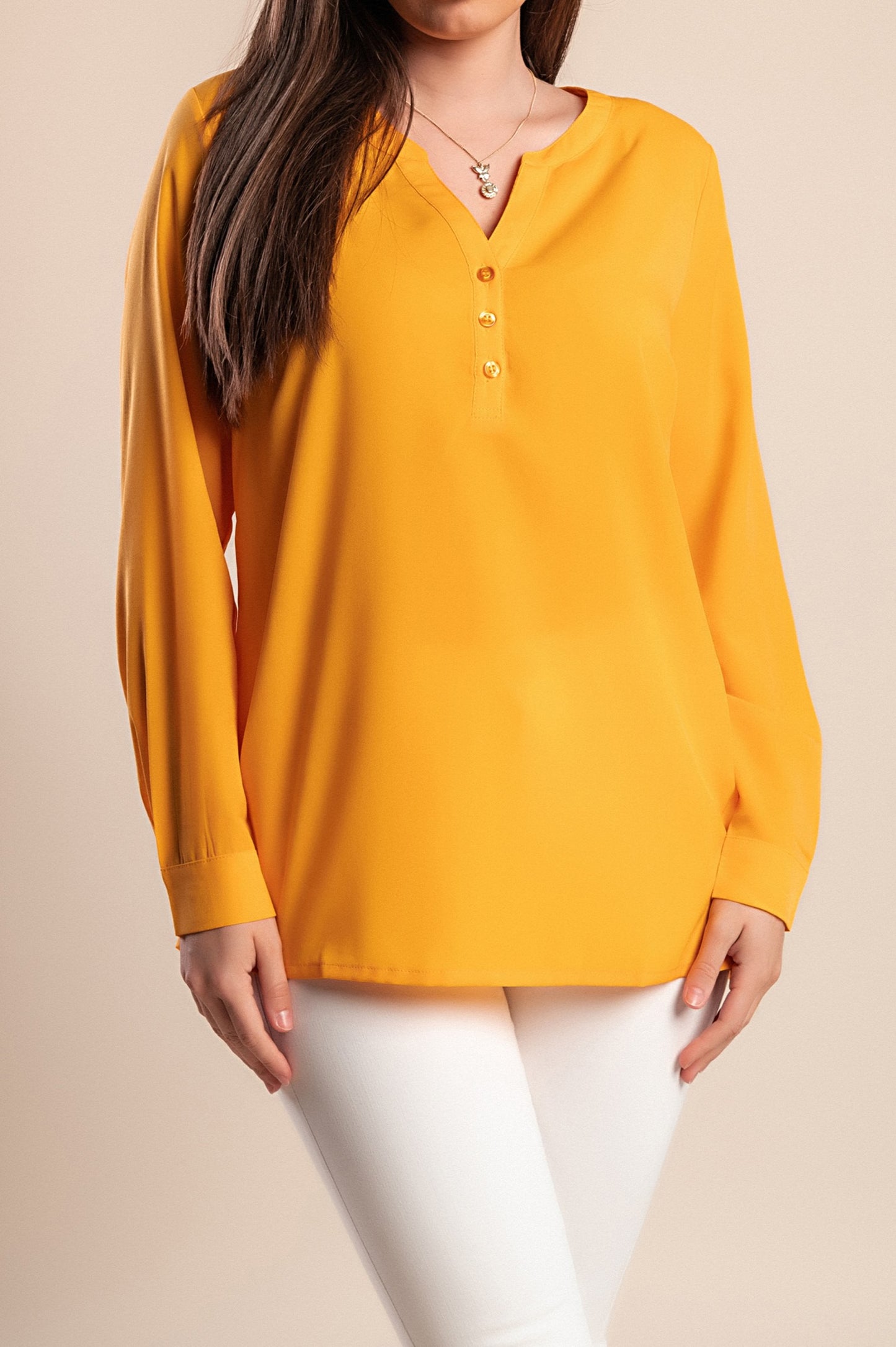 Camicetta con bottoni decorativi, gialla