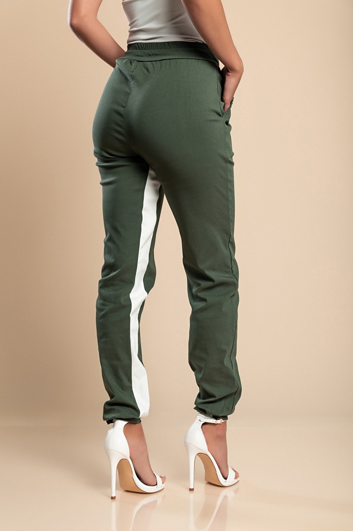 PANTALONE ALLA MODA CON RIGA SUI LATI, ELASTICIZZATE IN VITA  FRIEDA, NERO