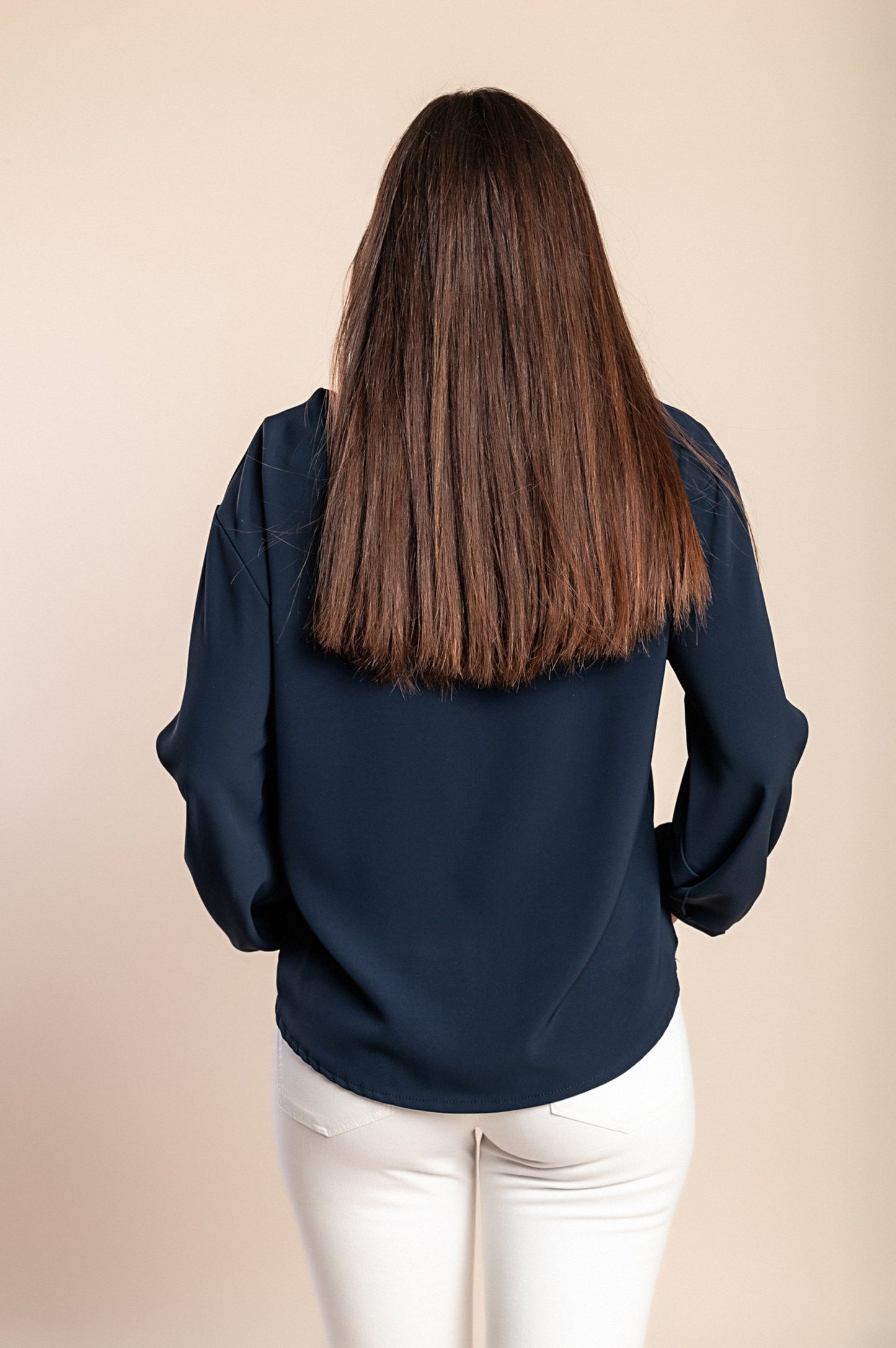 Camicetta con collana, blu scuro