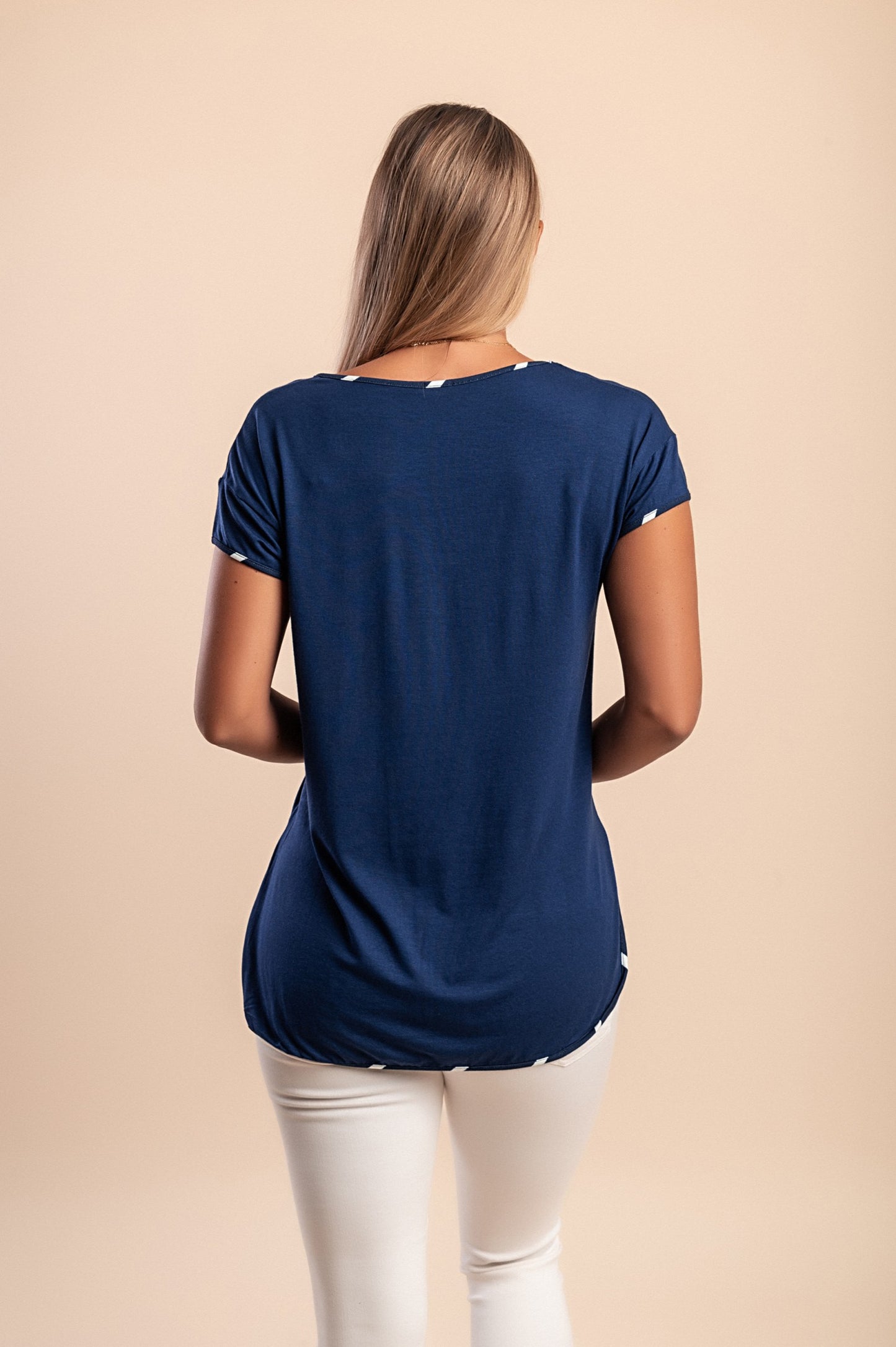 T-shirt in viscosa con scollo a "V", rossa