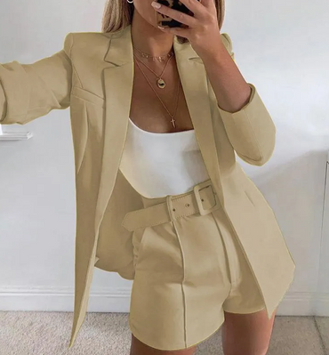 Completo giacca e pantaloni eleganti, beige