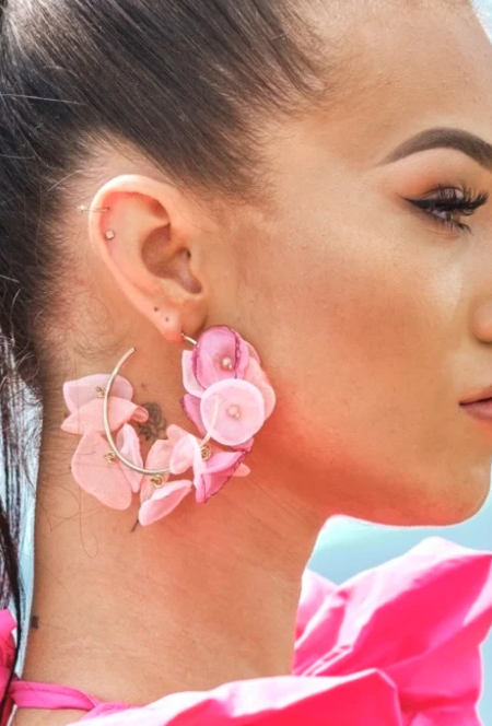 Eleganti orecchini con fiori, rosa