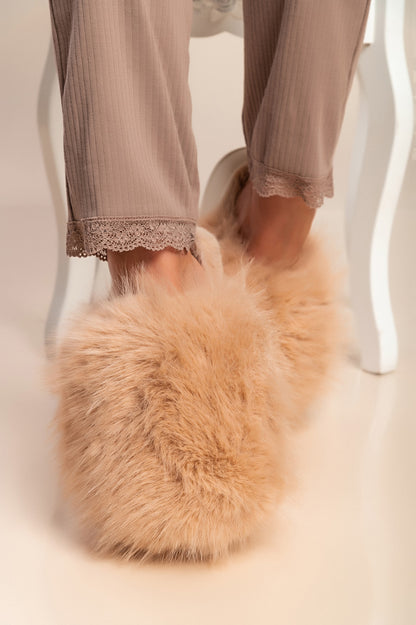 Pantofole con pelliccia artificiale, di colore azzurro