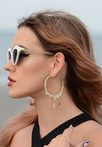 Eleganti orecchini con strass, colore oro