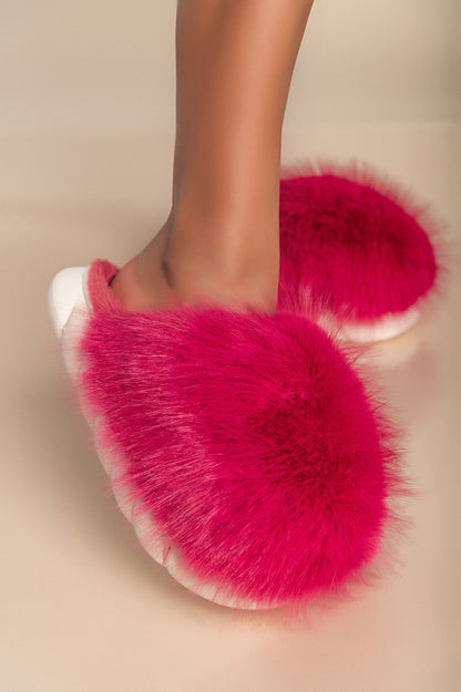 Pantofole con pelliccia artificiale, di colore azzurro