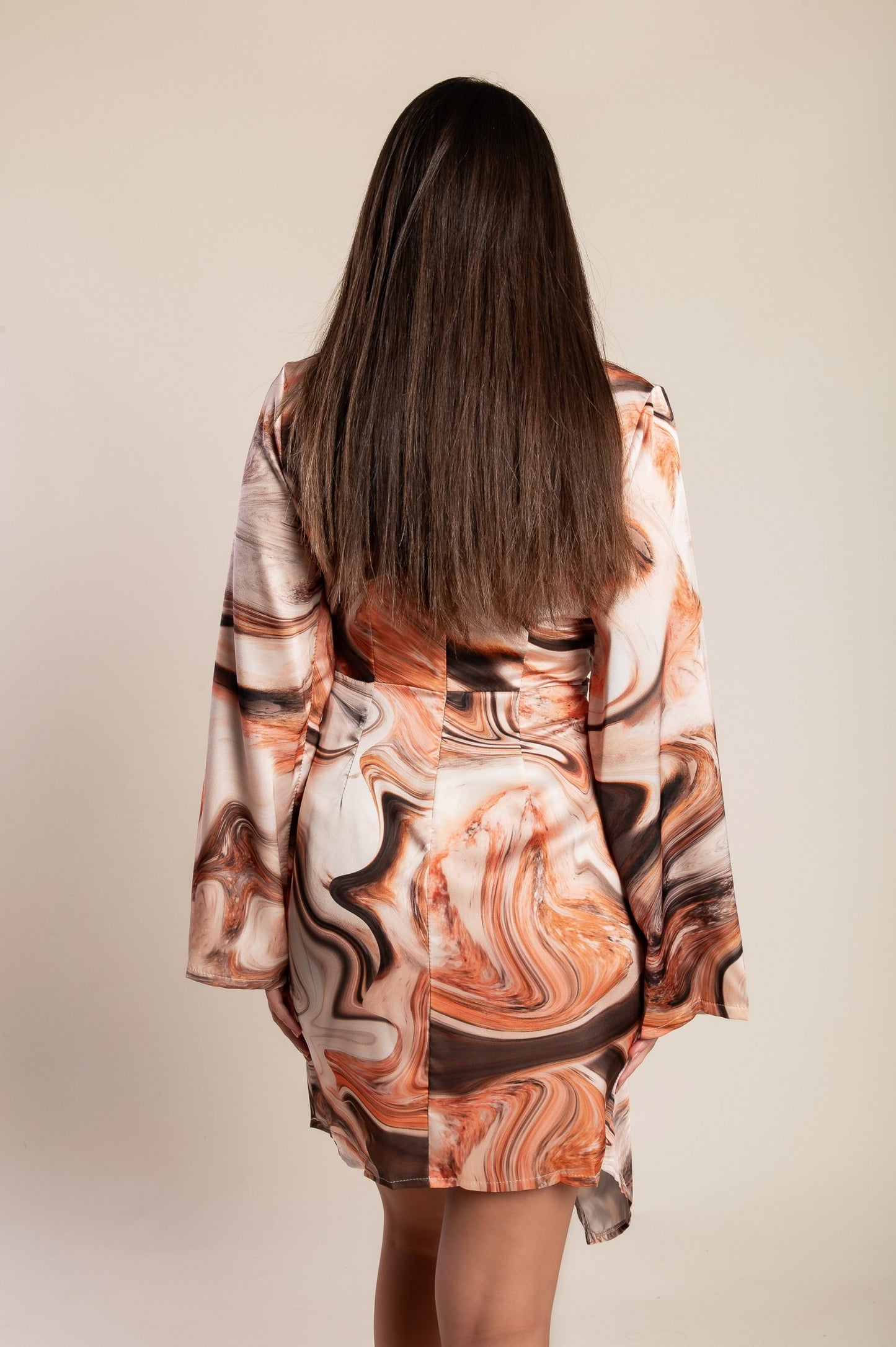 Mini abito elegante con maniche lunghe e stampa alla moda  Ninella, beige