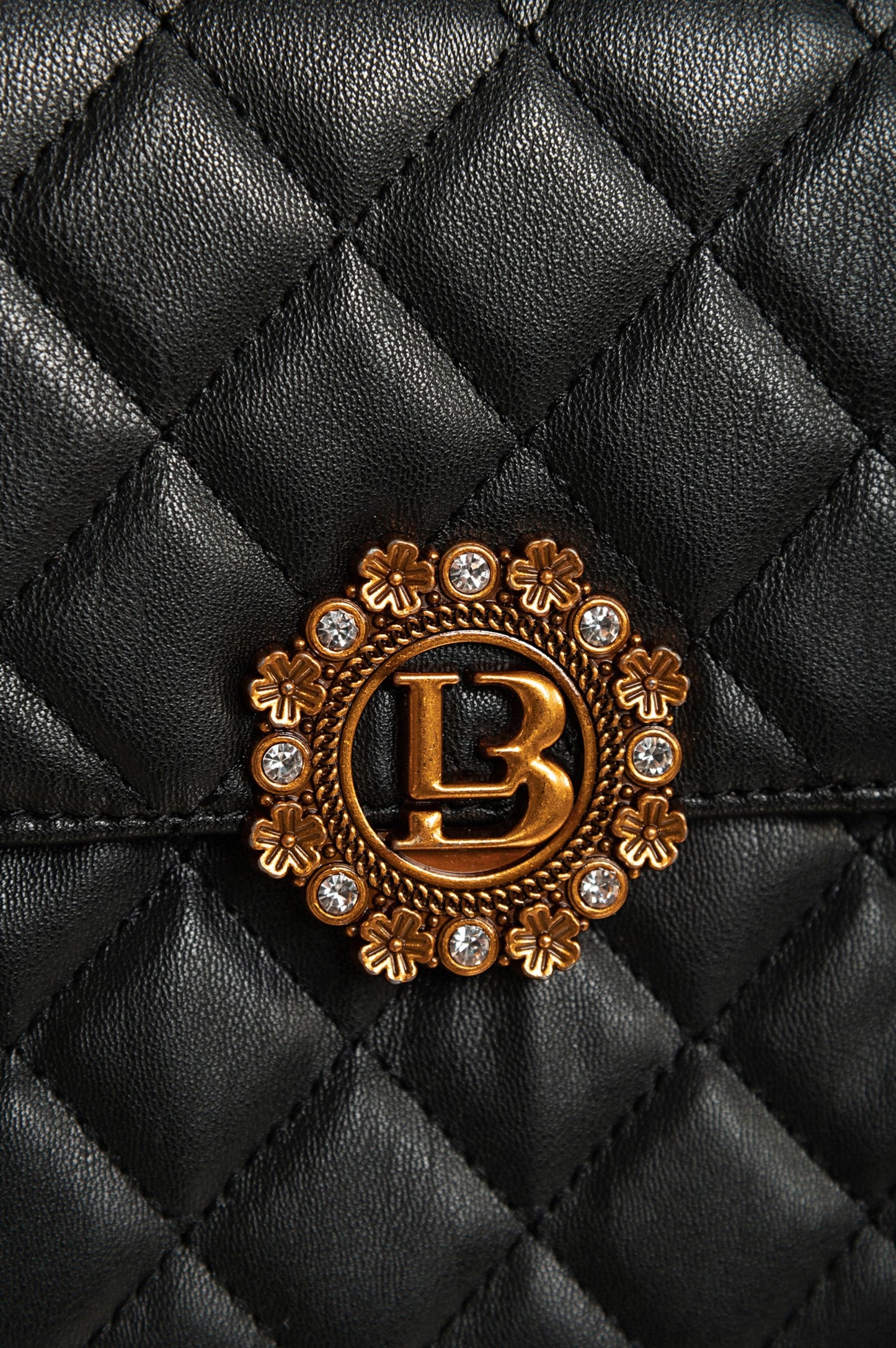 Elegante borsa a mano piccola con dettaglio trapuntato, bianca