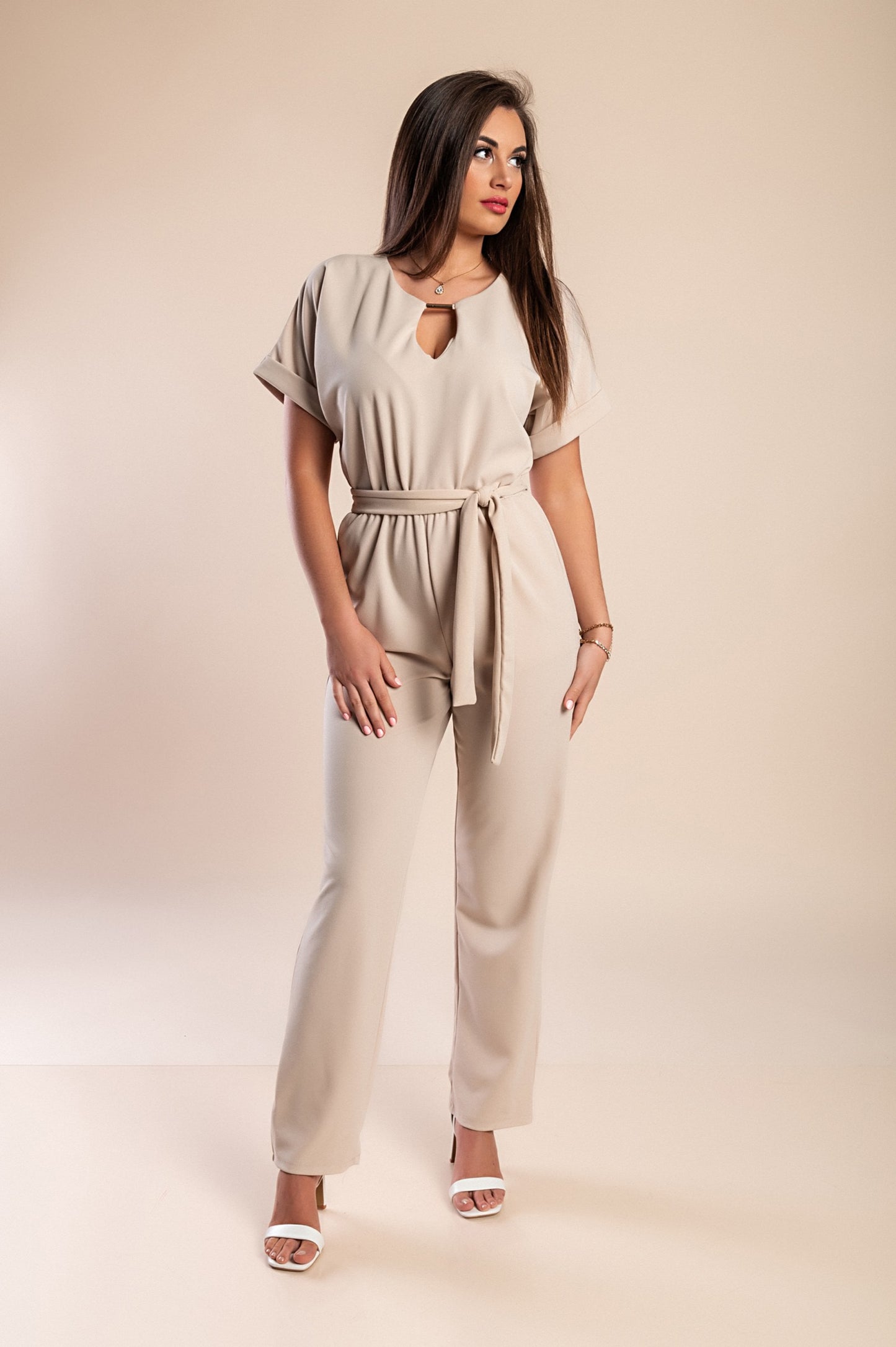 Tuta elegante con dettagli metallici, menta