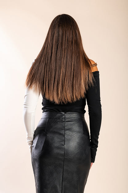 Maglietta con scollo asimmetrico Tahy, nera e bianca