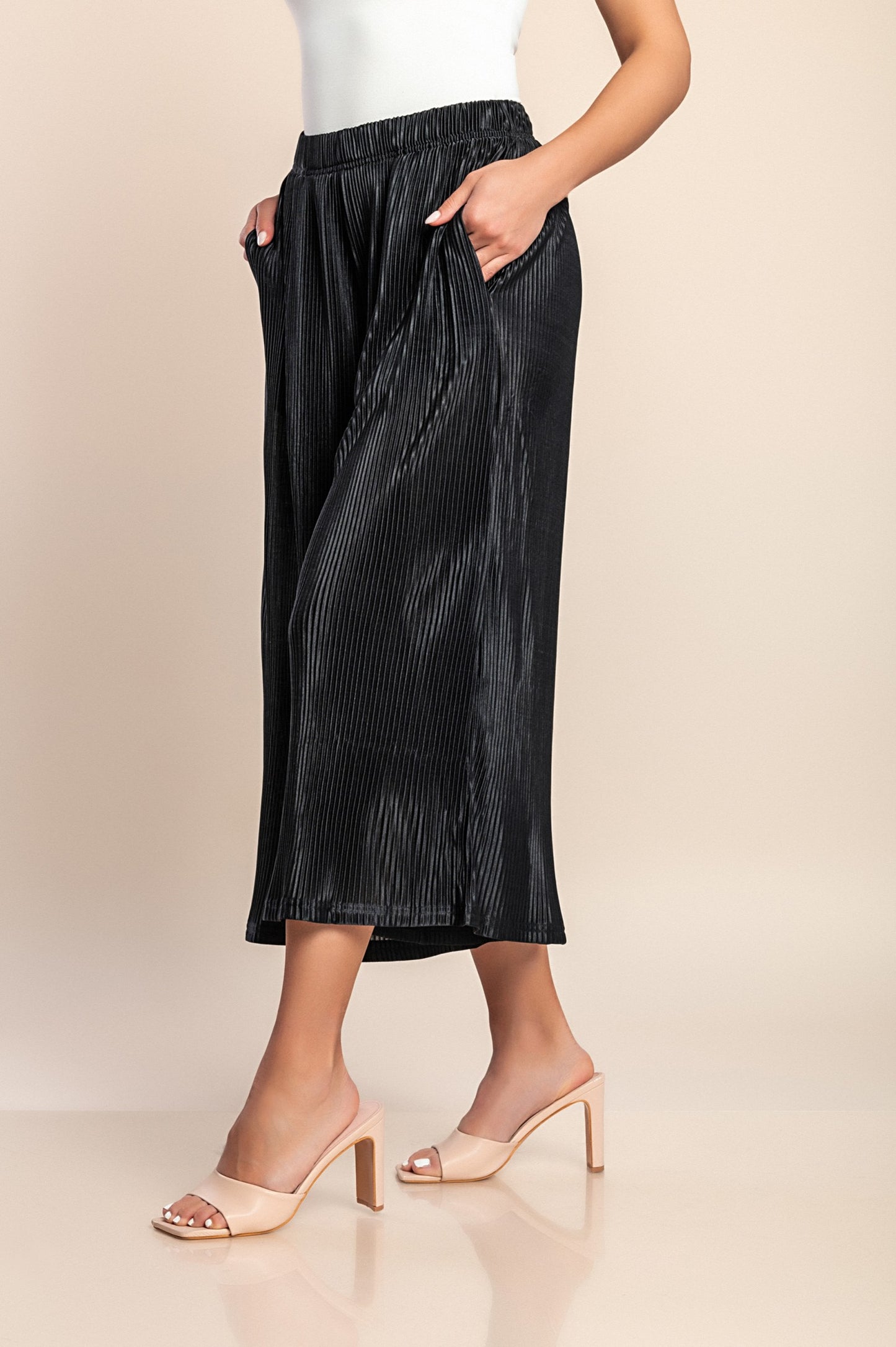 Pantaloni eleganti con pieghe, beige