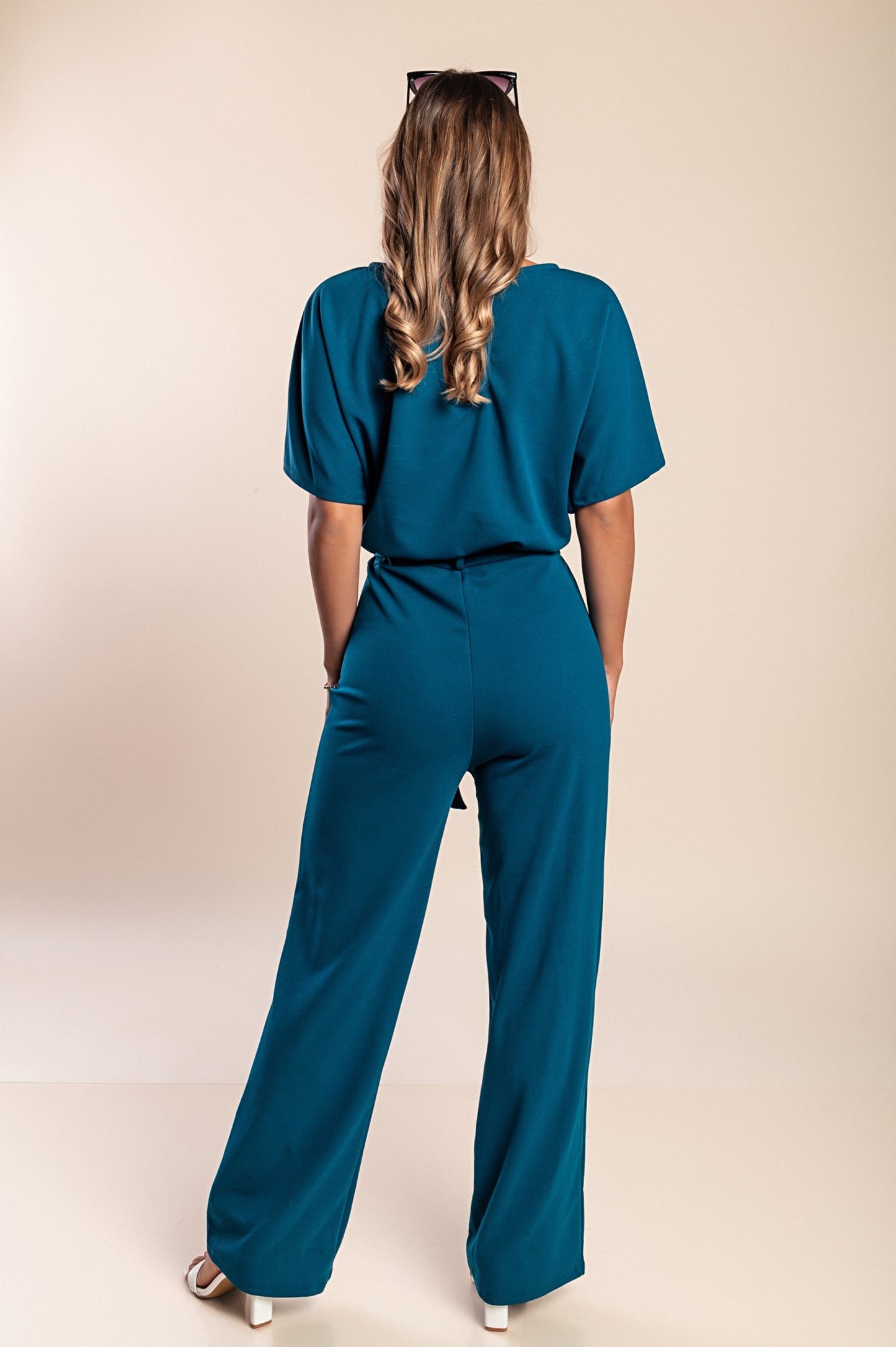 Tuta fashion con pantaloni lunghi ampi e maniche corte  Nelia, albicocca