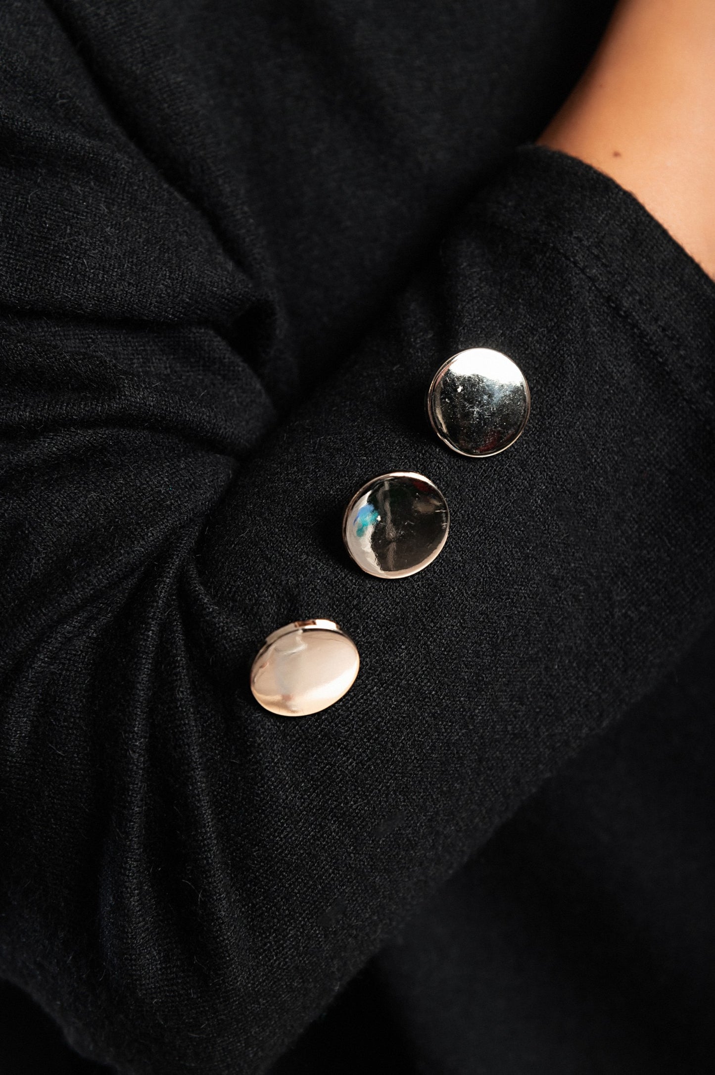 Maglietta elegante con scollo asimmetrico  Mirabelle, beige