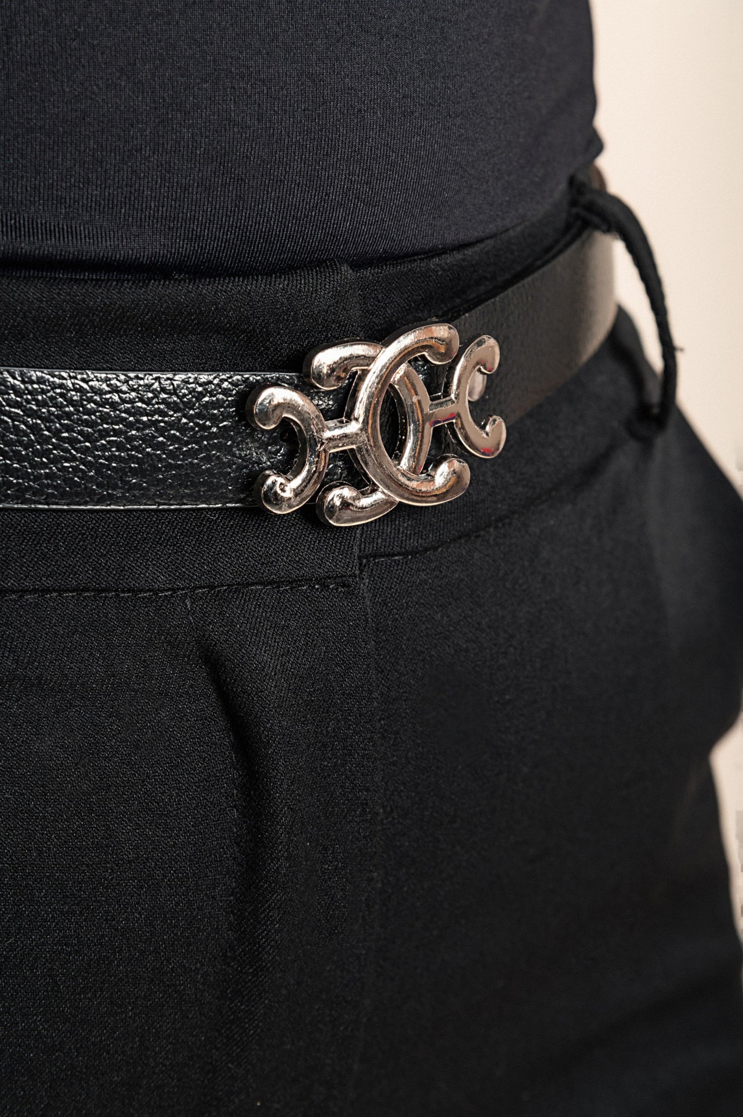 Pantaloni lunghi eleganti con cintura, neri