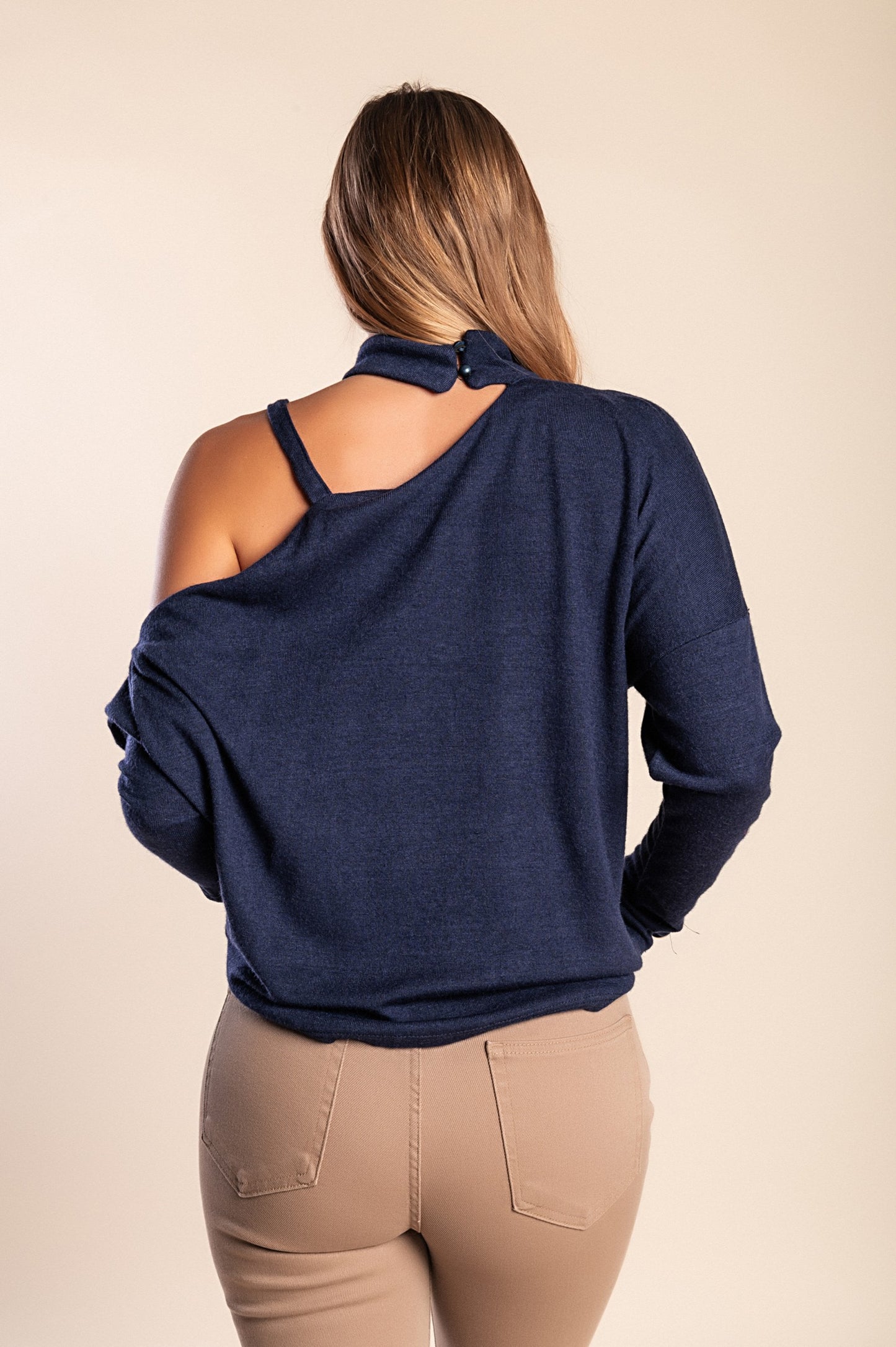 Maglietta elegante con scollo asimmetrico  Mirabelle, beige