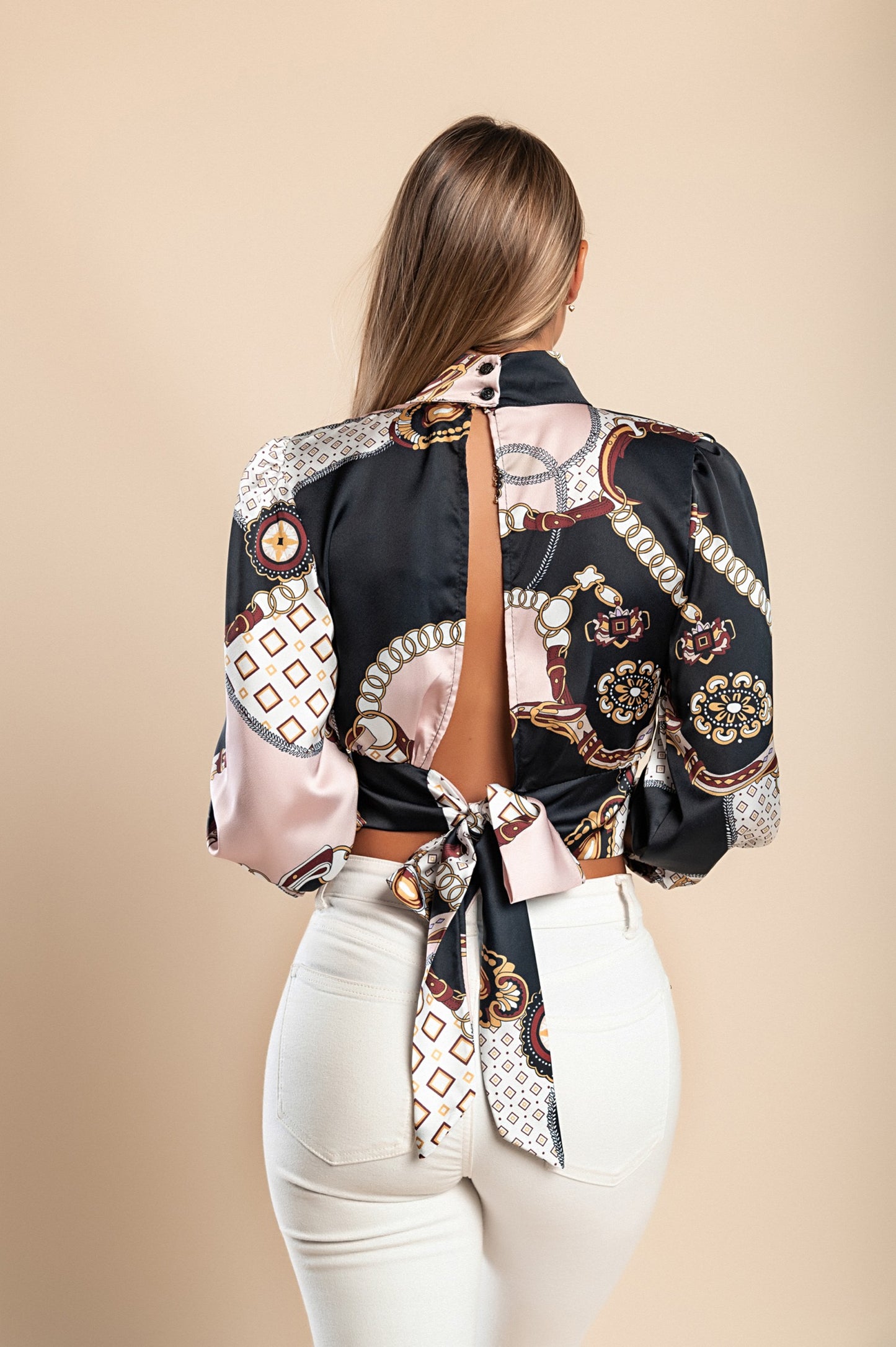 Camicia elegante con collo alto e maniche a campana  Diezma, nero - rosa