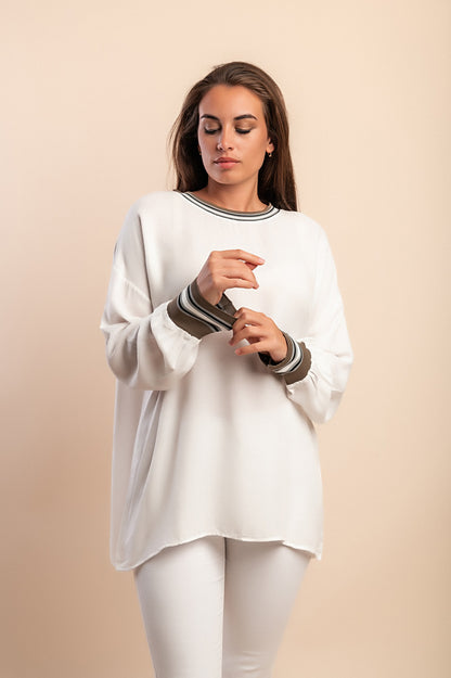 Blusa elegante taglia forte con scollo rotondo, bianca