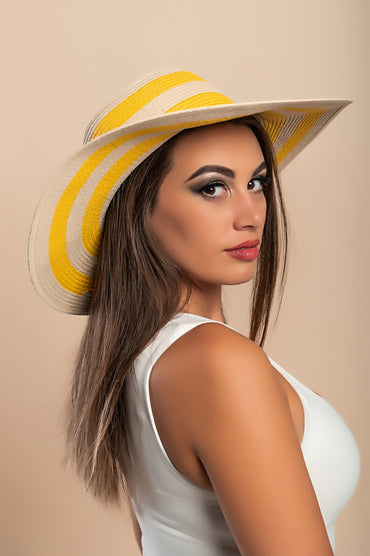 Cappello alla moda con stampa a righe, giallo