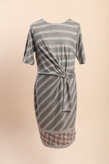 Abito taglie forti con stampa a righe, grigio